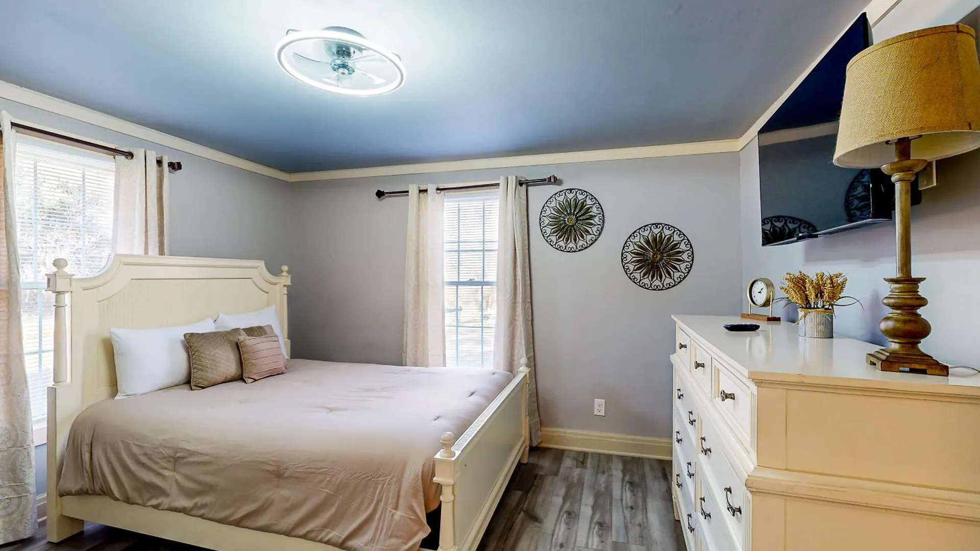 Farmhouse Experience Savannah